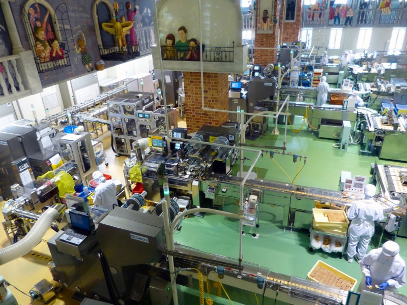 vente-CABRIS-min_japan_sapporo_chocolate_factory_label_packaging_cookie_machine_operators-961509